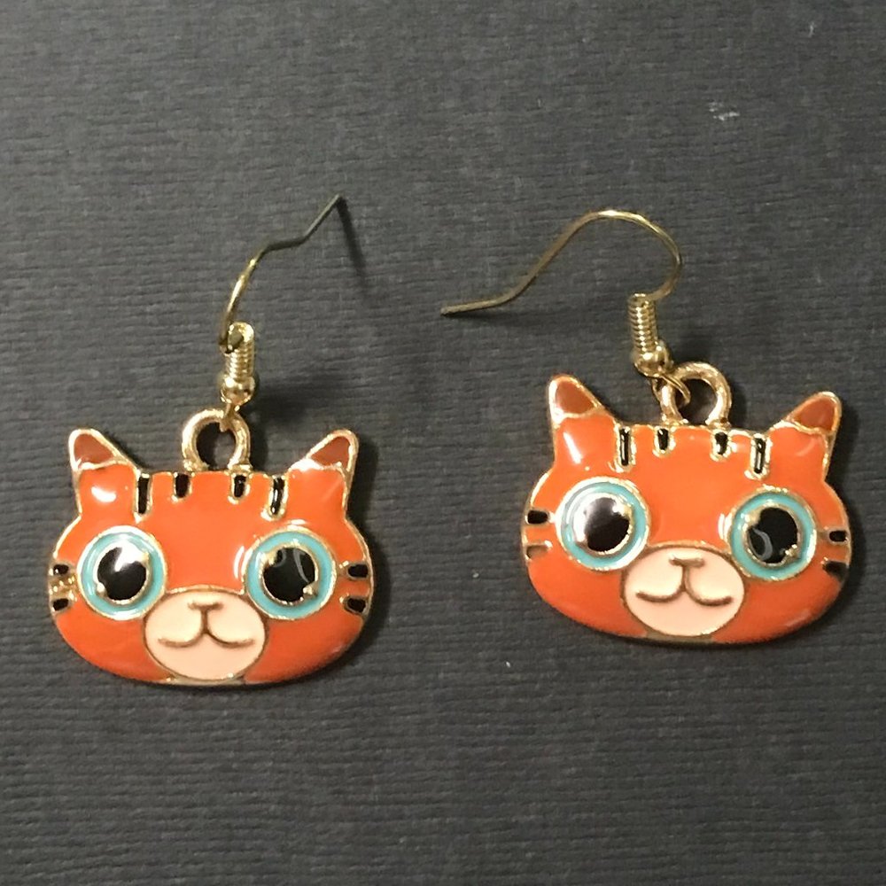 Orange Tabby Cat Head Gold Tone Pierced Earrings 0266